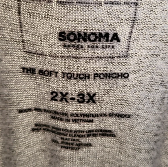 Plus size poncho - Picture 3 of 3